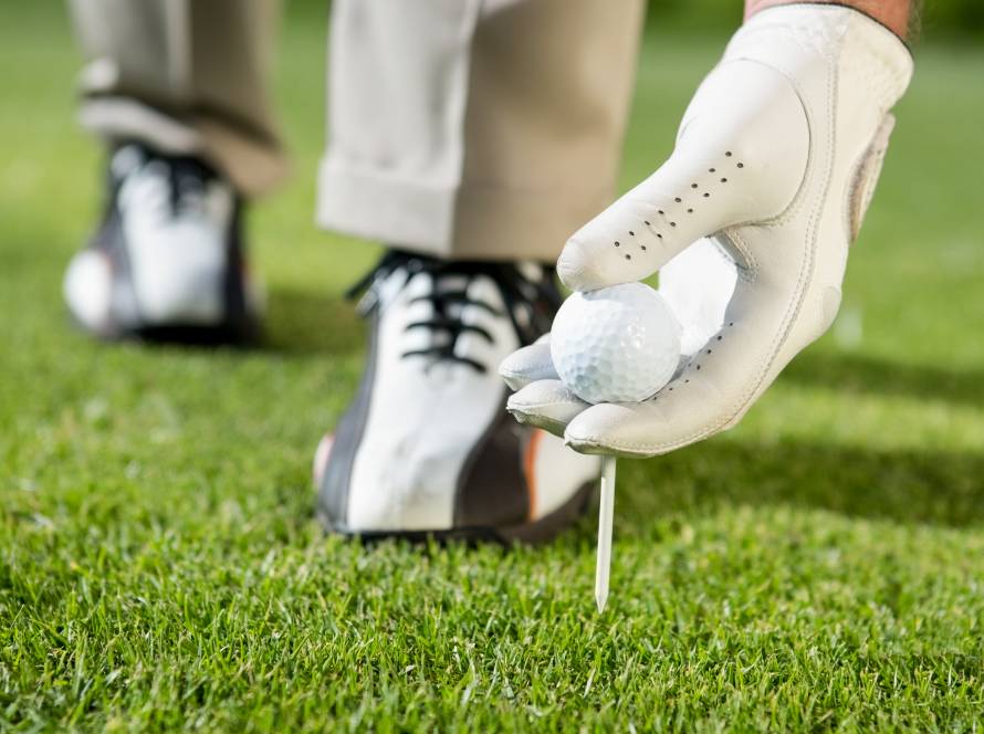 Golfer using an indoor golf simulator in Richmond to improve swing technique with real-time feedback and screen golf technology